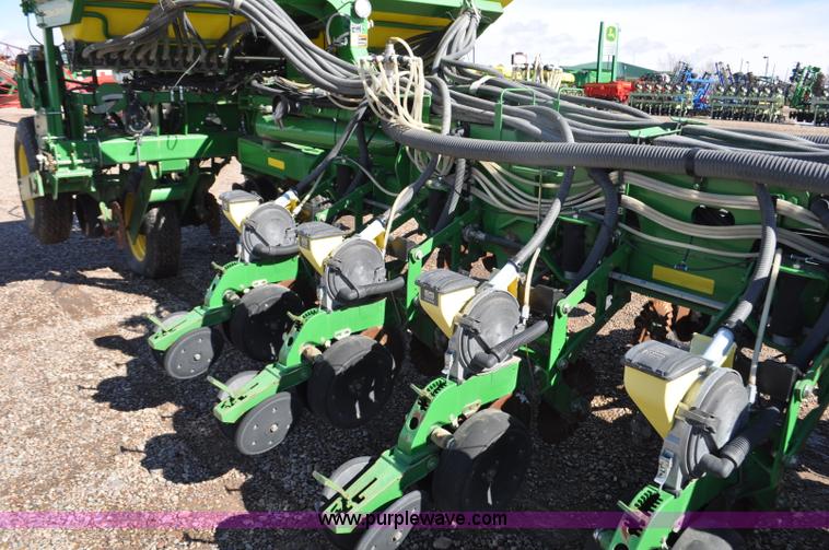 image for item F2205 2010 John Deere 1770NT planter