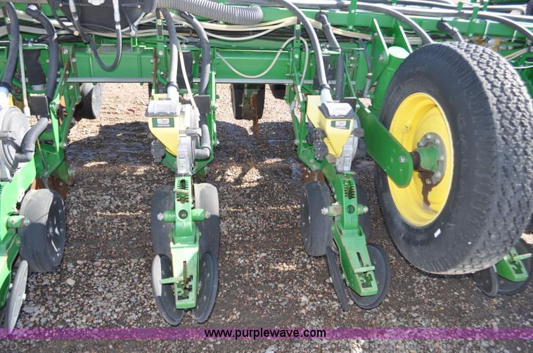 image for item F2205 2010 John Deere 1770NT planter