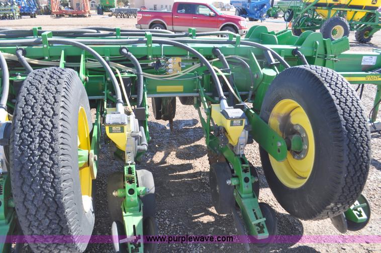 image for item F2205 2010 John Deere 1770NT planter