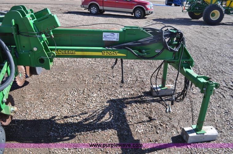 image for item F2205 2010 John Deere 1770NT planter