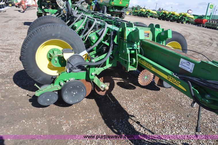 image for item F2205 2010 John Deere 1770NT planter