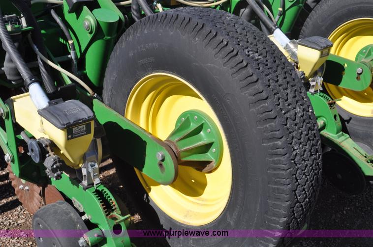 image for item F2205 2010 John Deere 1770NT planter