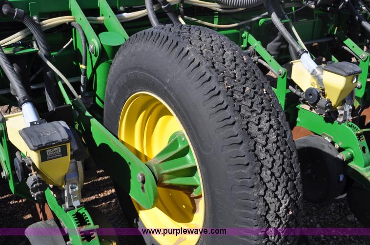 image for item F2205 2010 John Deere 1770NT planter