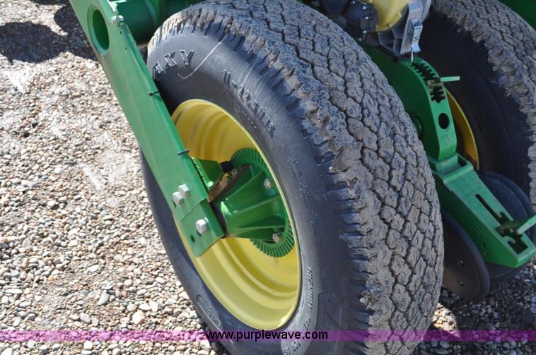 image for item F2205 2010 John Deere 1770NT planter