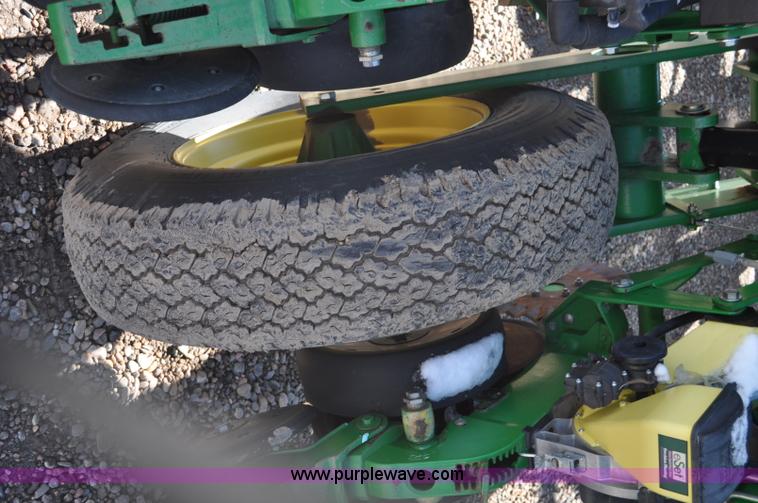image for item F2205 2010 John Deere 1770NT planter