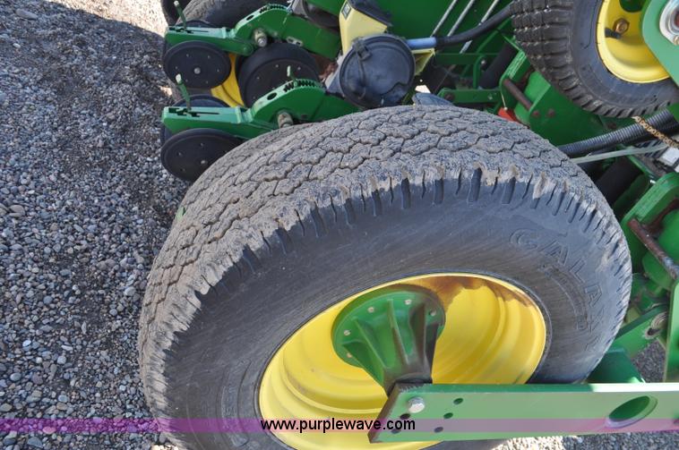image for item F2205 2010 John Deere 1770NT planter