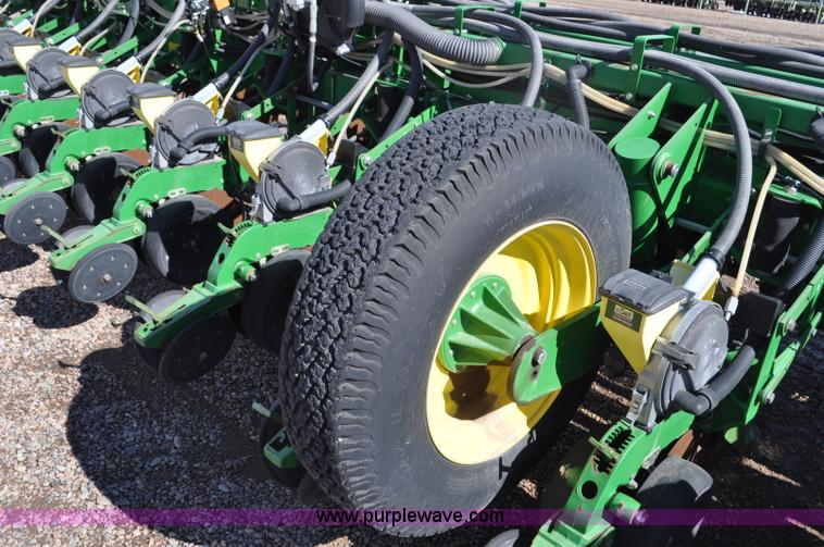 image for item F2205 2010 John Deere 1770NT planter