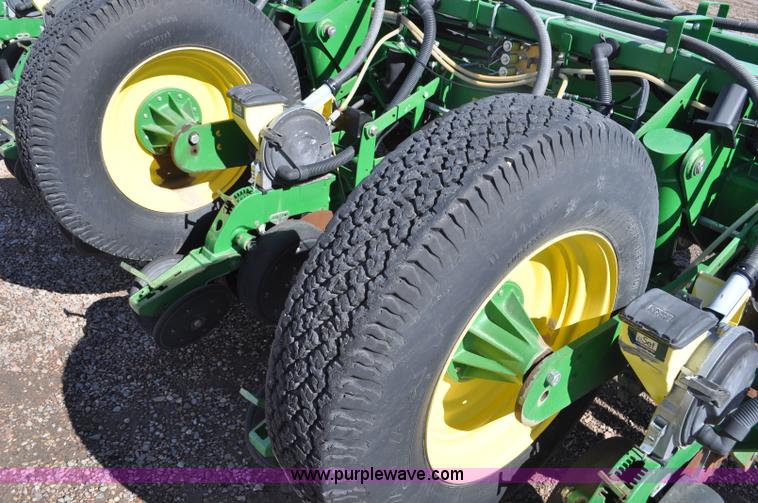 image for item F2205 2010 John Deere 1770NT planter