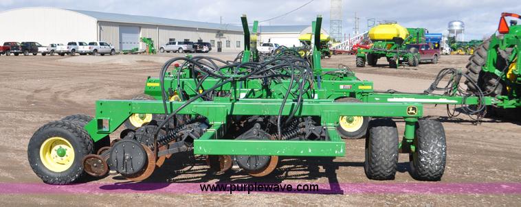 image for item F2206 2003 John Deere 1890 air drill seeder