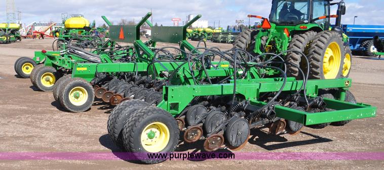 image for item F2206 2003 John Deere 1890 air drill seeder