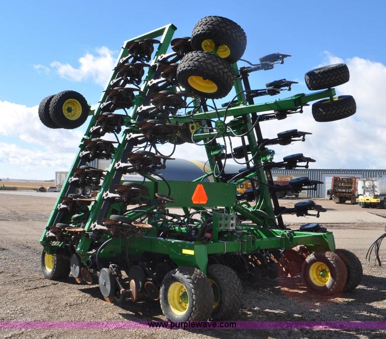image for item F2206 2003 John Deere 1890 air drill seeder