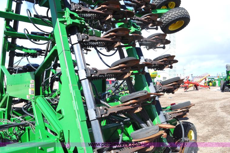 image for item F2206 2003 John Deere 1890 air drill seeder