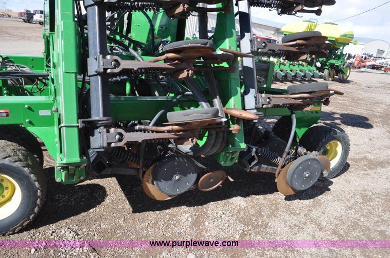image for item F2206 2003 John Deere 1890 air drill seeder