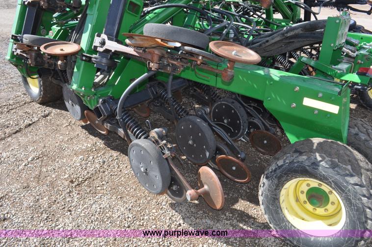 image for item F2206 2003 John Deere 1890 air drill seeder