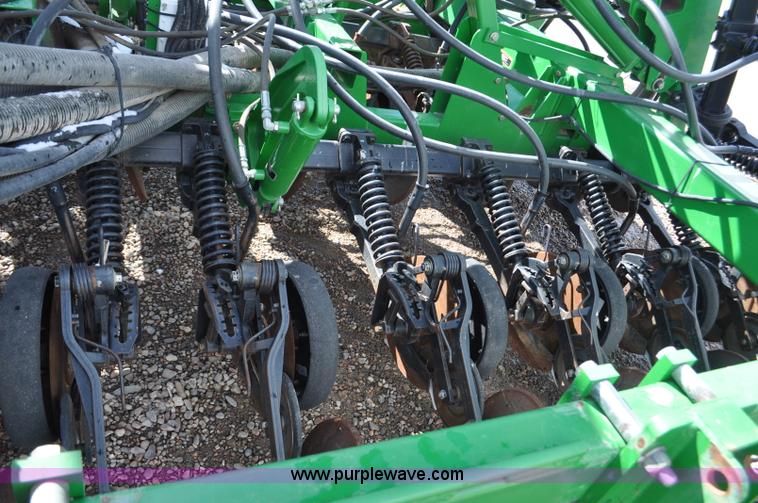 image for item F2206 2003 John Deere 1890 air drill seeder