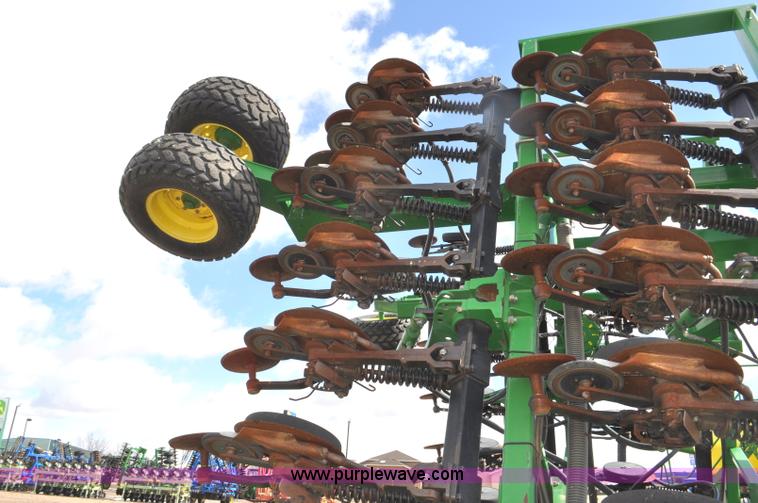 image for item F2206 2003 John Deere 1890 air drill seeder