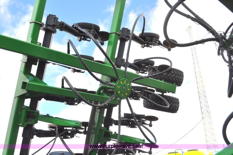 image for item F2206 2003 John Deere 1890 air drill seeder