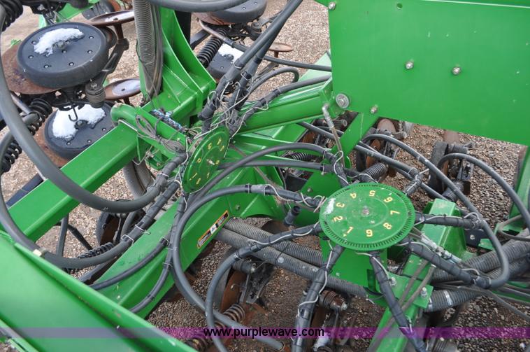 image for item F2206 2003 John Deere 1890 air drill seeder