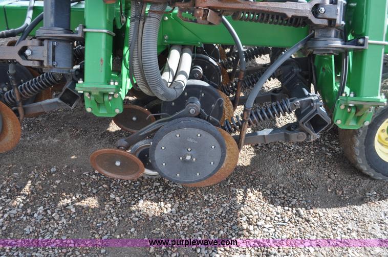 image for item F2206 2003 John Deere 1890 air drill seeder