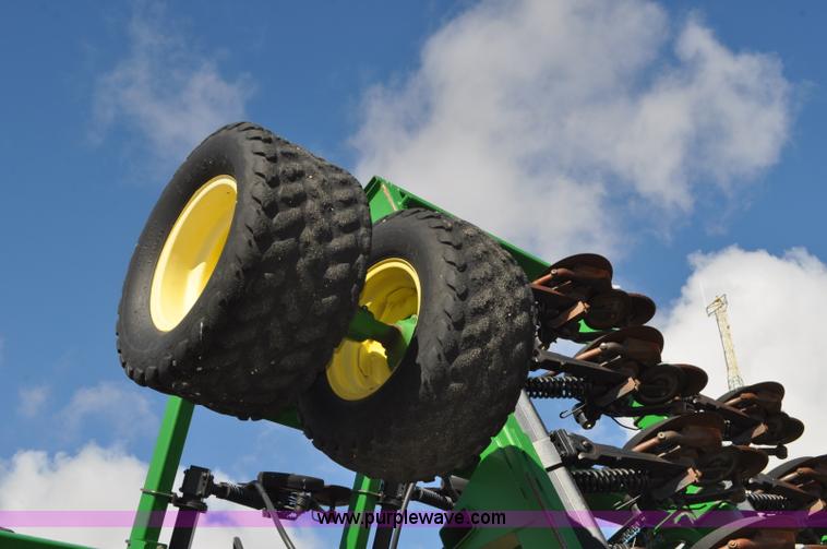 image for item F2206 2003 John Deere 1890 air drill seeder