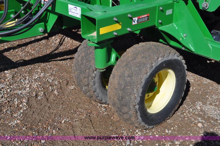 image for item F2206 2003 John Deere 1890 air drill seeder