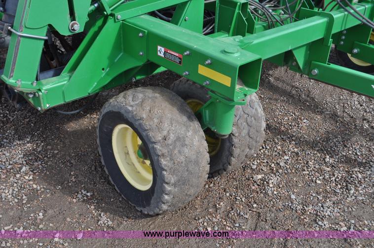 image for item F2206 2003 John Deere 1890 air drill seeder