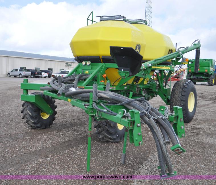 image for item F2206 2003 John Deere 1890 air drill seeder