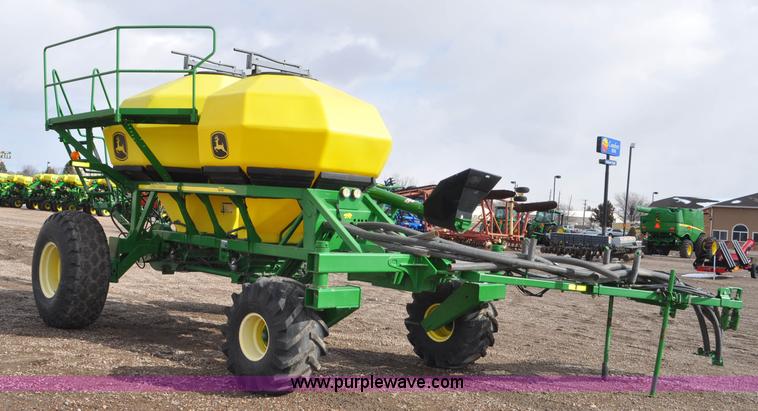 image for item F2206 2003 John Deere 1890 air drill seeder