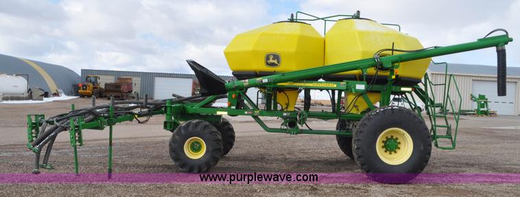 image for item F2206 2003 John Deere 1890 air drill seeder