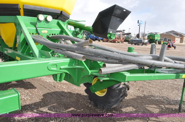 image for item F2206 2003 John Deere 1890 air drill seeder