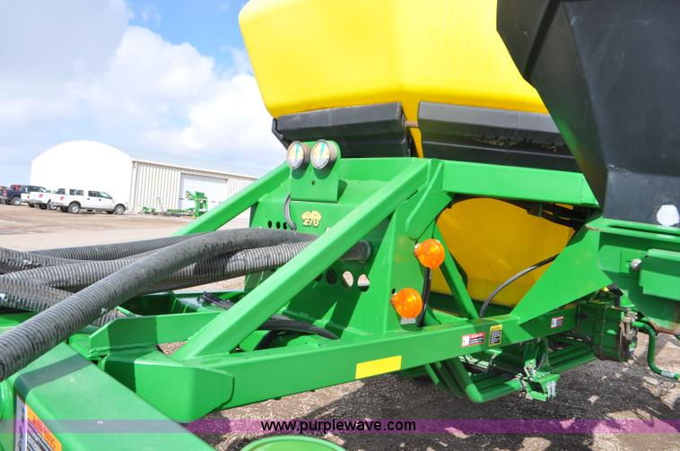 image for item F2206 2003 John Deere 1890 air drill seeder