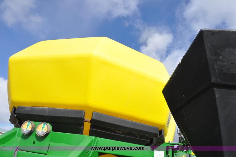 image for item F2206 2003 John Deere 1890 air drill seeder