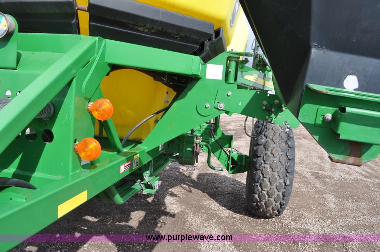 image for item F2206 2003 John Deere 1890 air drill seeder