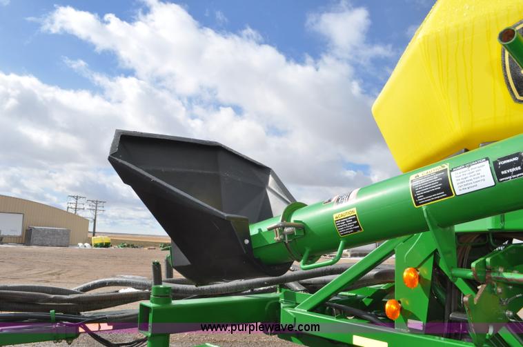 image for item F2206 2003 John Deere 1890 air drill seeder