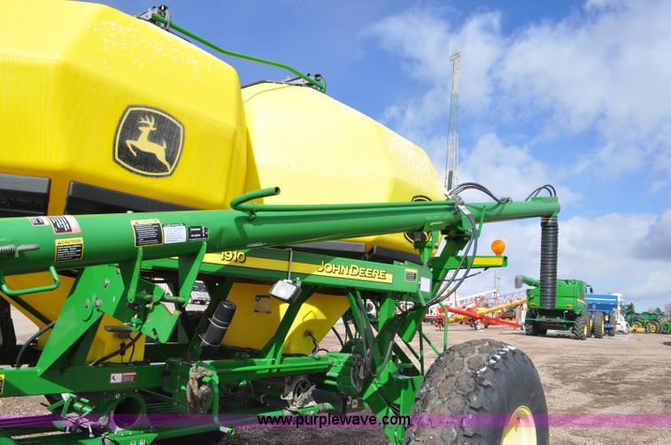 image for item F2206 2003 John Deere 1890 air drill seeder