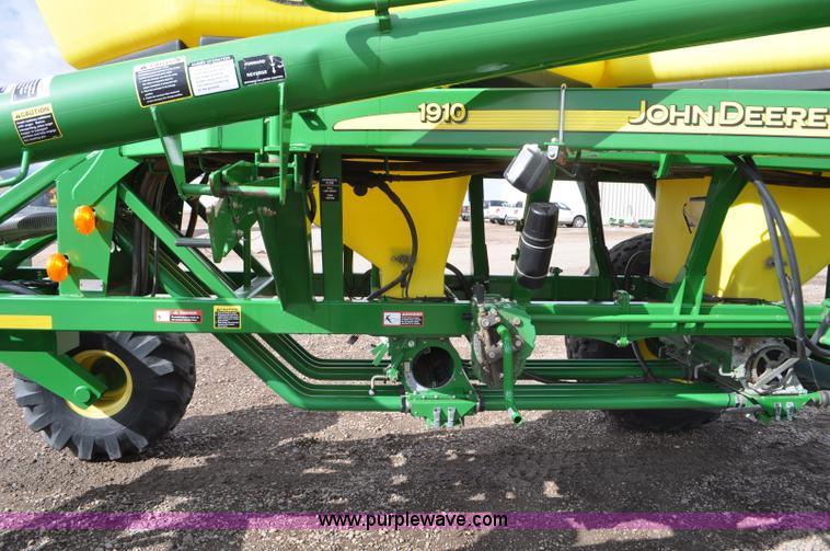 image for item F2206 2003 John Deere 1890 air drill seeder
