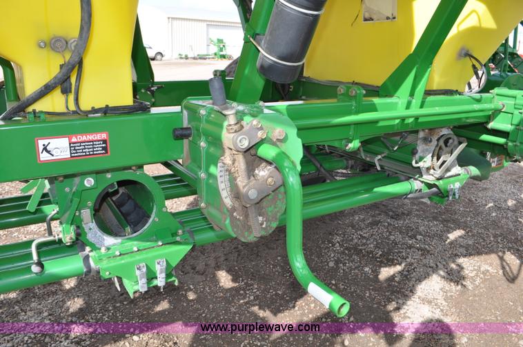 image for item F2206 2003 John Deere 1890 air drill seeder