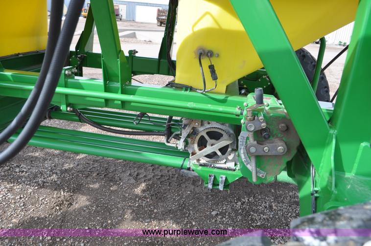 image for item F2206 2003 John Deere 1890 air drill seeder