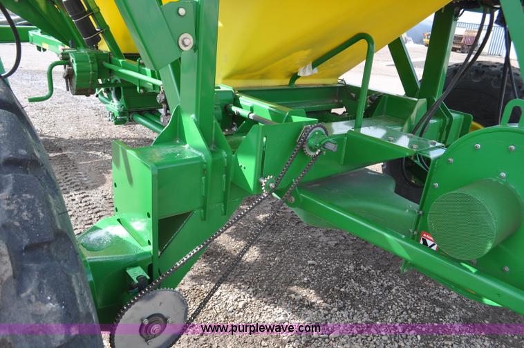image for item F2206 2003 John Deere 1890 air drill seeder