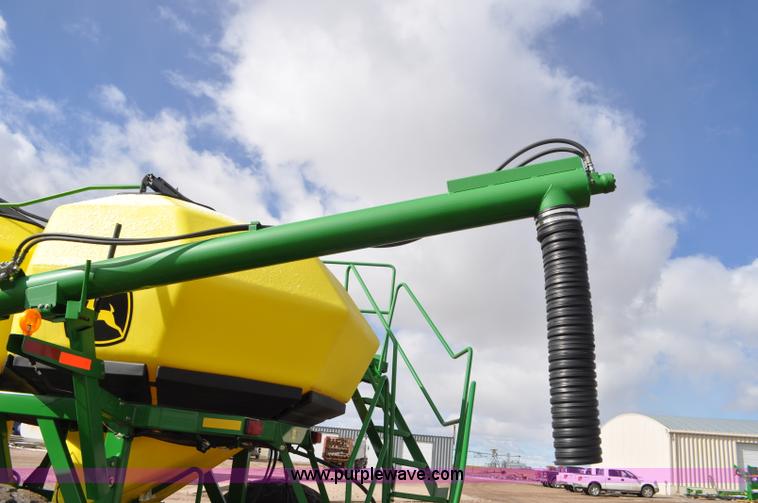 image for item F2206 2003 John Deere 1890 air drill seeder