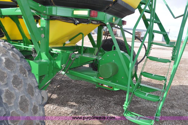 image for item F2206 2003 John Deere 1890 air drill seeder
