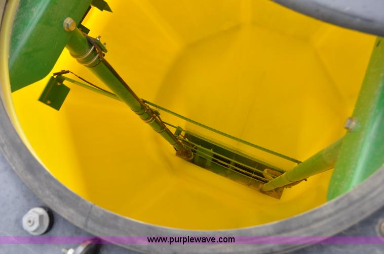 image for item F2206 2003 John Deere 1890 air drill seeder