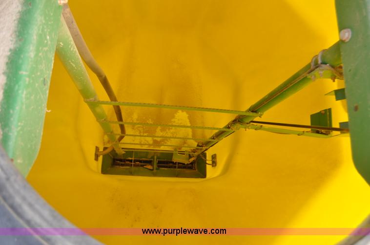 image for item F2206 2003 John Deere 1890 air drill seeder