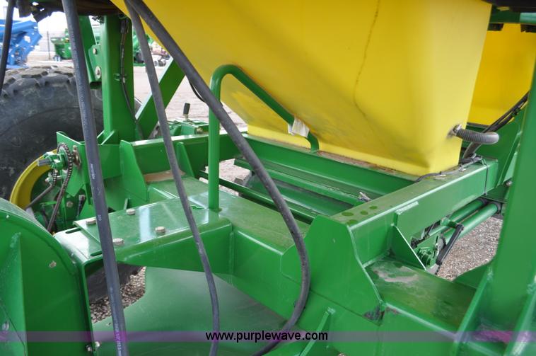 image for item F2206 2003 John Deere 1890 air drill seeder