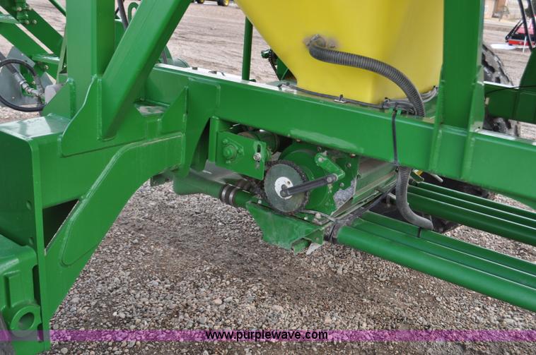 image for item F2206 2003 John Deere 1890 air drill seeder