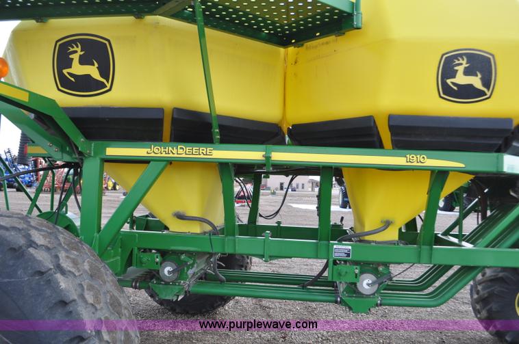 image for item F2206 2003 John Deere 1890 air drill seeder
