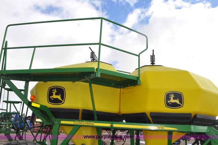 image for item F2206 2003 John Deere 1890 air drill seeder