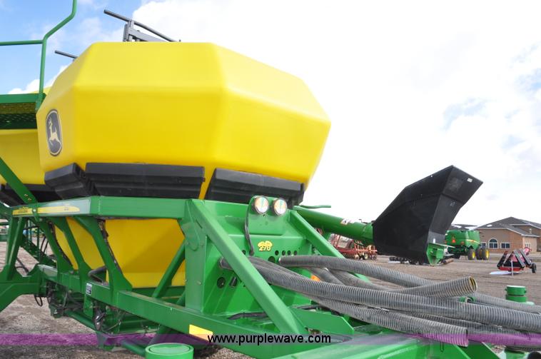 image for item F2206 2003 John Deere 1890 air drill seeder