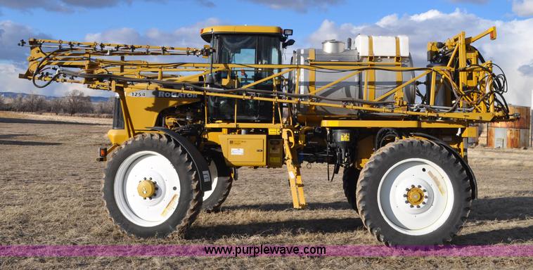 image for item F2210 2002 Ag-Chem RoGator 1254 self-propelled sprayer