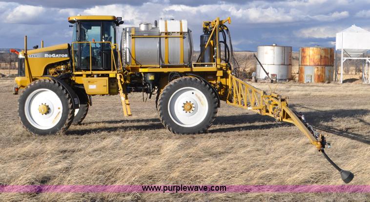 image for item F2210 2002 Ag-Chem RoGator 1254 self-propelled sprayer